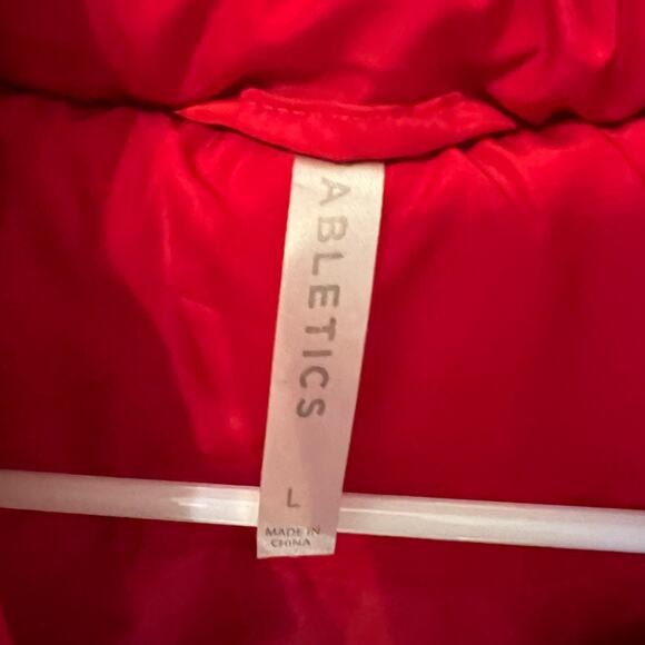 Fabletics Wander Red Puffer Vest Women's Size Large EUC Warm Layering Vest - Picture 4 of 8